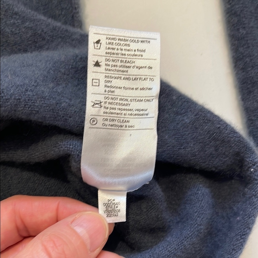 Vince 100% Cashmere Frayed Neck Sweater - Picture 6 of 10